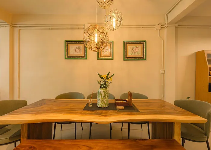 Oasis Thai Teak In Sathorn Vakantiehuis *