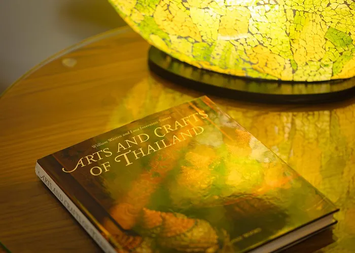Oasis Thai Teak In Sathorn Vakantiehuis *