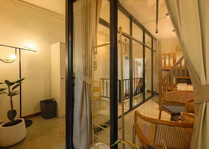 Oasis Thai Teak In Sathorn * Bangkok