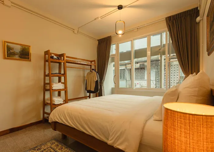 Vakantiehuis Oasis Thai Teak In Sathorn *